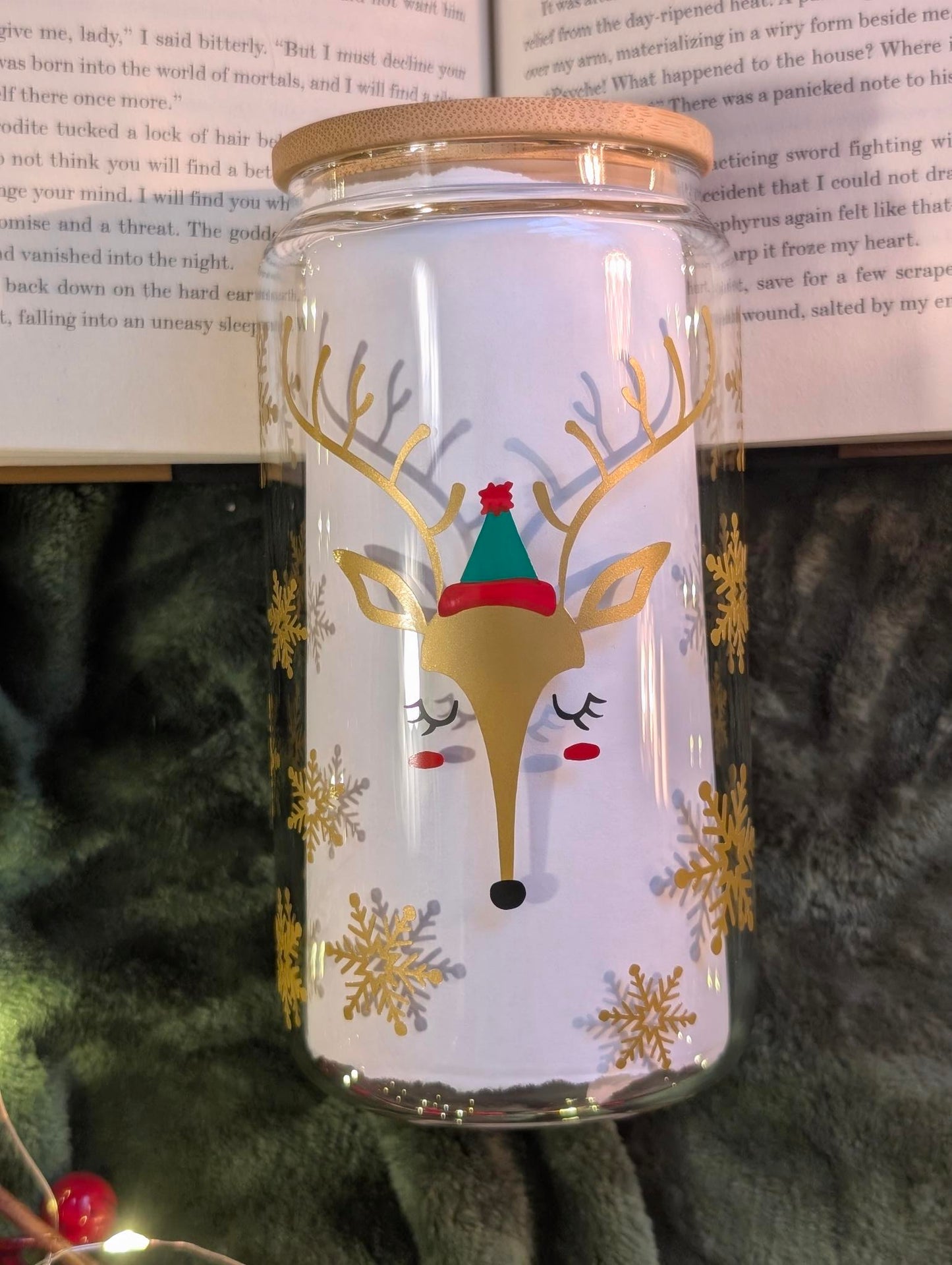 Winter Reindeer Glow – Holiday Glass Tumbler